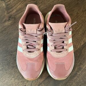 Womens adidas sneaker